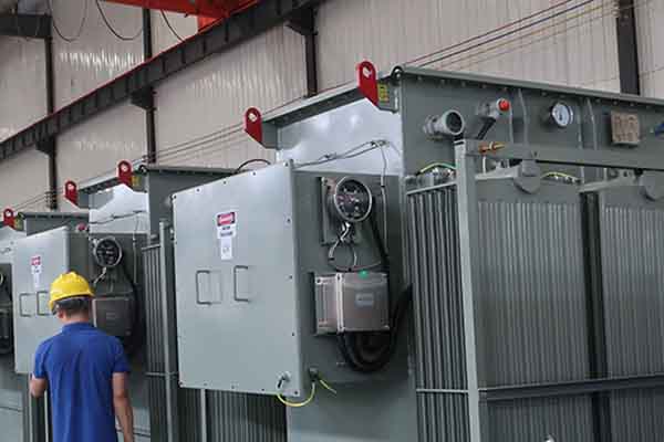 Lifting lugs in distribution transformer 